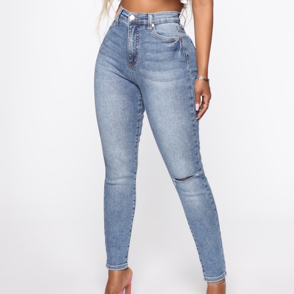 Fashion Nova Need A Pick Me Up Ultra High Rise Jeans- Light Blue Wash | size 11|